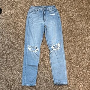 American Eagle distressed mom Jean. Size 6 x-long.